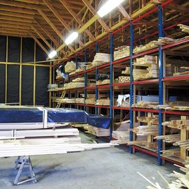 Bilde av vårt lagerlokale med planker